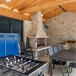 Beautiful Home In Rebici Nyaraló *
