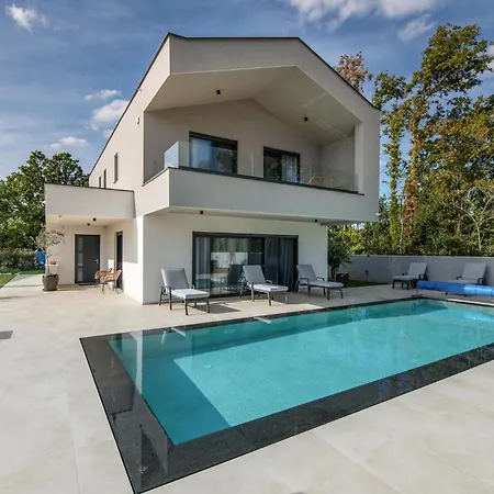 Beautiful Home In Rebici * Rebići