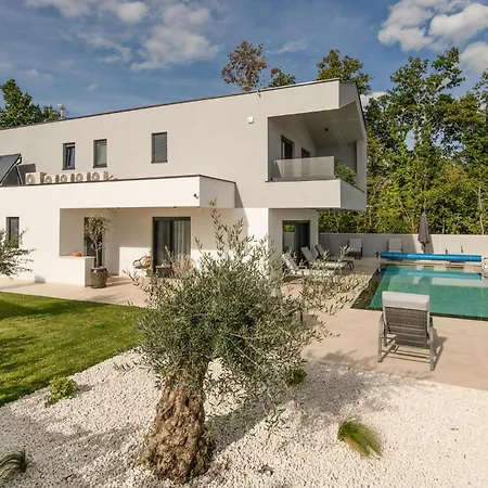 Beautiful Home In Rebici *